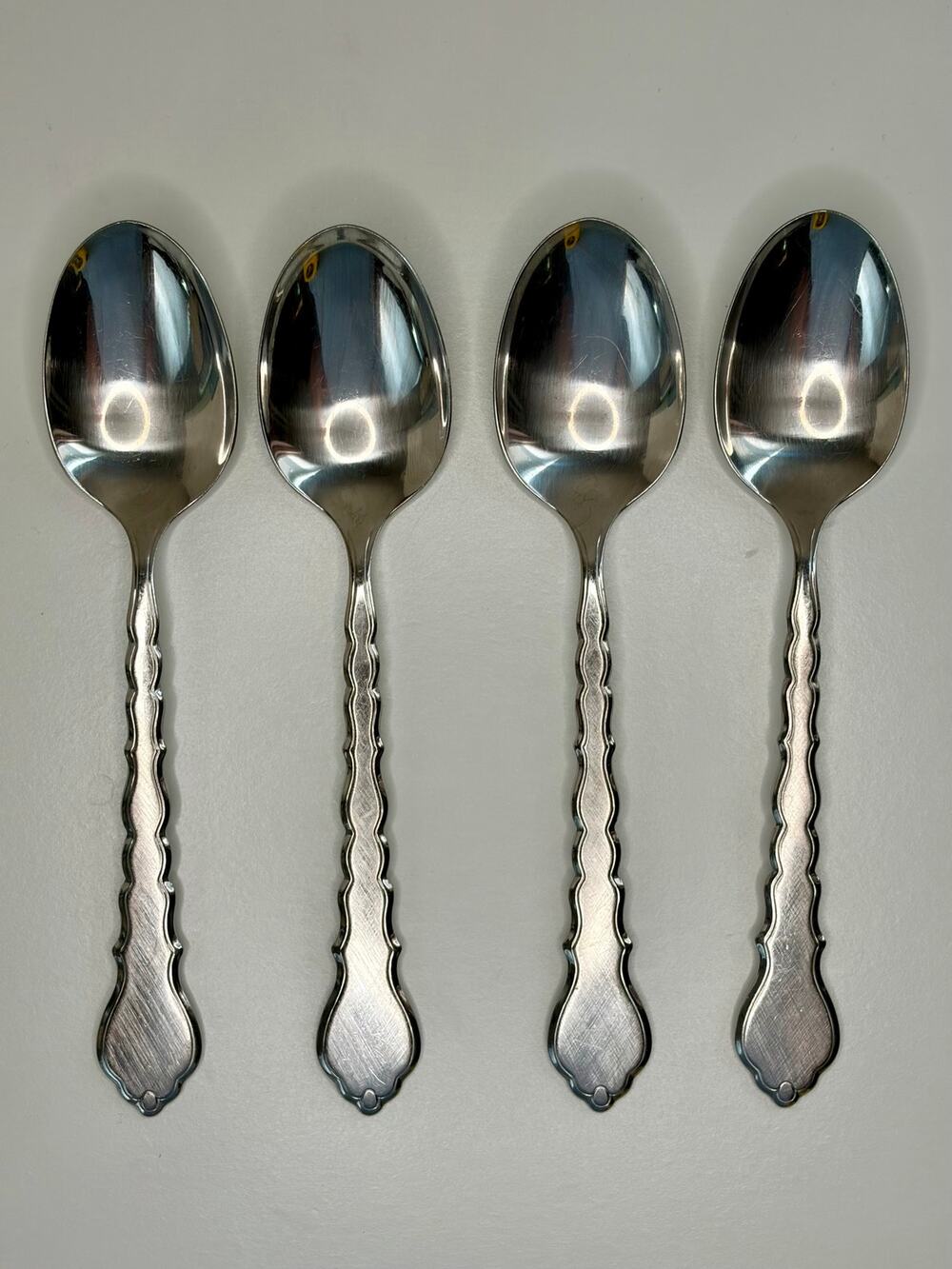 Oneida Cello Place/Oval Soup Spoon Set of 4